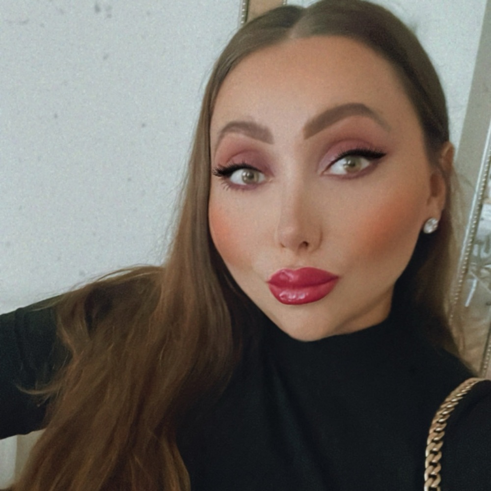 Meet your Posher, Yasmin